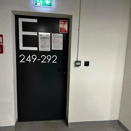 Lotnisko Chopina Airport Lägenhet